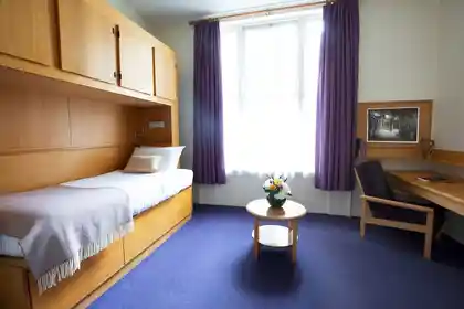 trinity heritage en suite single room with bed and desk