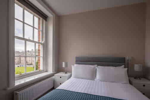 heritage ensuite double room with bed and window in rubrics building